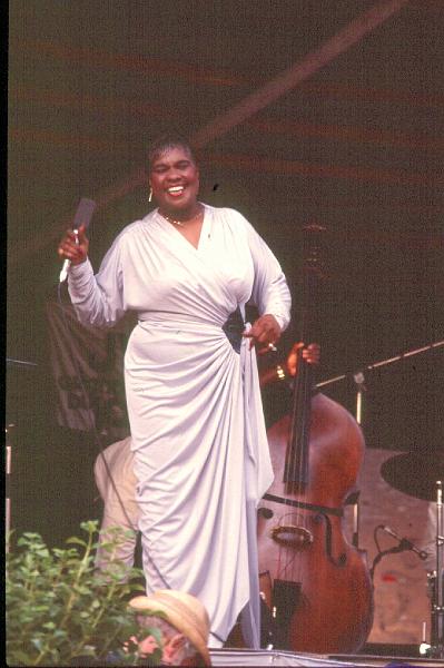 1984-134.jpg - 08.07.1984 Garden Stage
Linda Hopkins