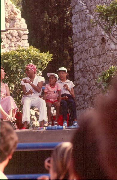 1984-163.jpg - 10.07.1984
Dee Dee Bridgewater & family off-stage