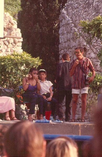 1984-165.jpg - 10.07.1984
Dee Dee Bridgewater & family off-stage