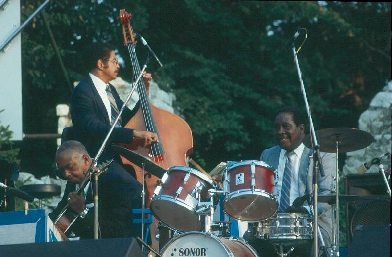 1985-49.jpg - 13.07.1985 Arena Stage
"Panama Francis & His Savoy Sultans":
John Smith, Leonard Gaskin, Panama Francis