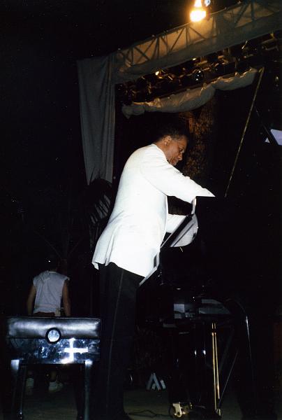 1985-57.jpg - 1985 Juan Les Pins: MJQ John Lewis