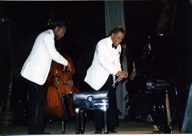 1985-58.jpg - 1985 Juan Les Pins: MJQ Percy Heath, John Lewis