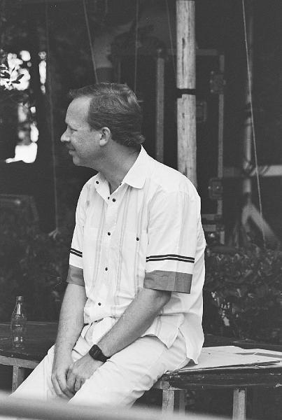 1986-07.jpg - 1986 Gary Burton off-stage