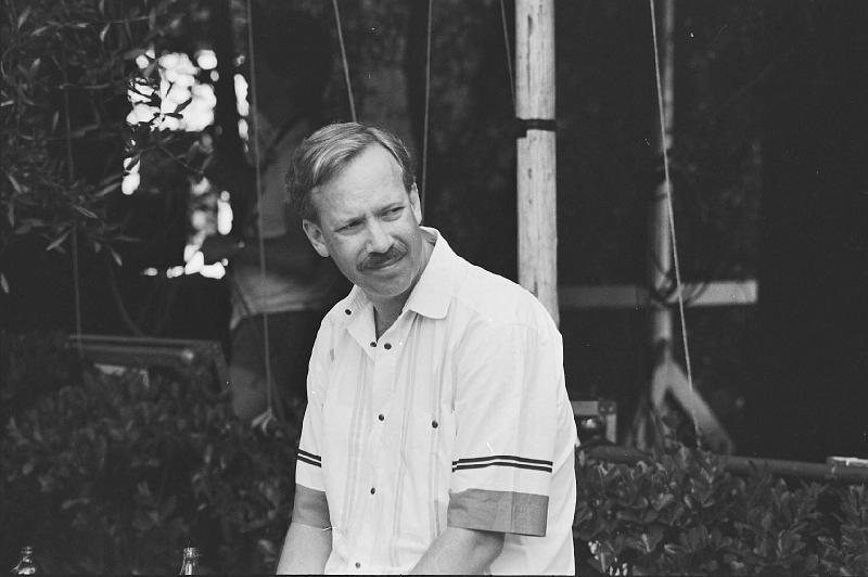 1986-08.jpg - 1986 Gary Burton off-stage