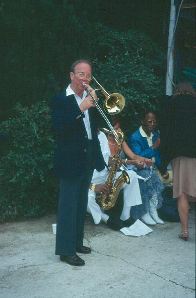 1987-01.jpg - 09.07.1987 Garden Stage
"The One O'Clock Jumpers":
George Masso, Billy Mitchell, Clark Terry off-stage