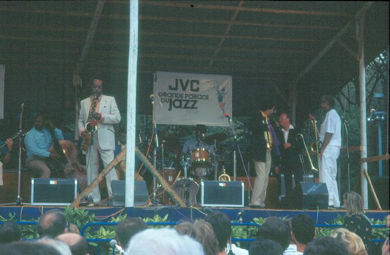 1987-04.jpg - 09.07.1987 Garden Stage
"The One O'Clock Jumpers":
Ray Pohlman, Eddie Jones, Buddy Tate, Clark Terry, Oliver Jackson, Warren Vaché, George Masso, Billy Mitchell
