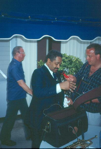 1987-12.jpg - 1987 George Masso, Sonny Cohn off-stage