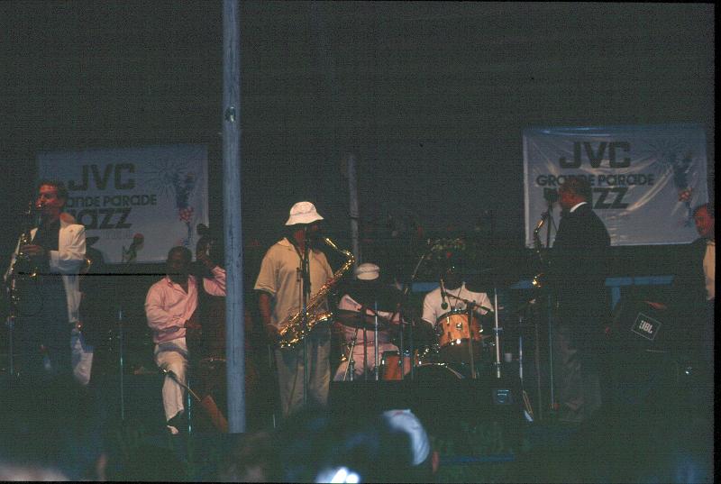 1988-28.jpg - 19.07.1988 Garden Stage
Scott Hamilton, Eddie Jones, Harold Ashby, Clark Terry, Oliver Jackson, Norris Turney, Warren Vaché