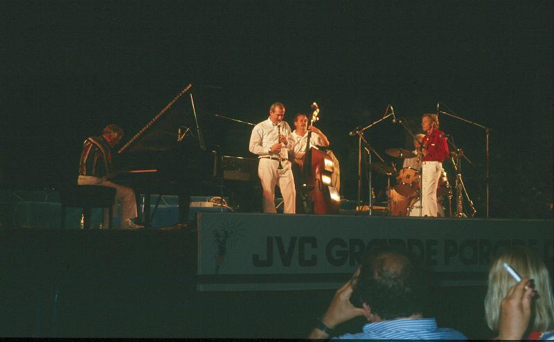 1992-05.jpg - 18.07.1992 Arena Stage
Summit Re-Union, Derek Smith, Kenny Davern, Frank Tate, Bob Rosengarden, Bob Wilber