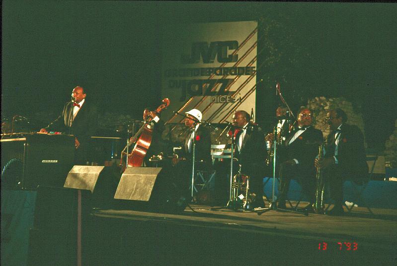 1993-05.jpg - 13.07.1993 Arena Stage
Lionel Hampton & His Orchestra:
Red Richards, Lionel Hampton, Jimmy Woode, Al Grey, Sweets Edison, Oliver Jackson, Clark Terry, James Moody